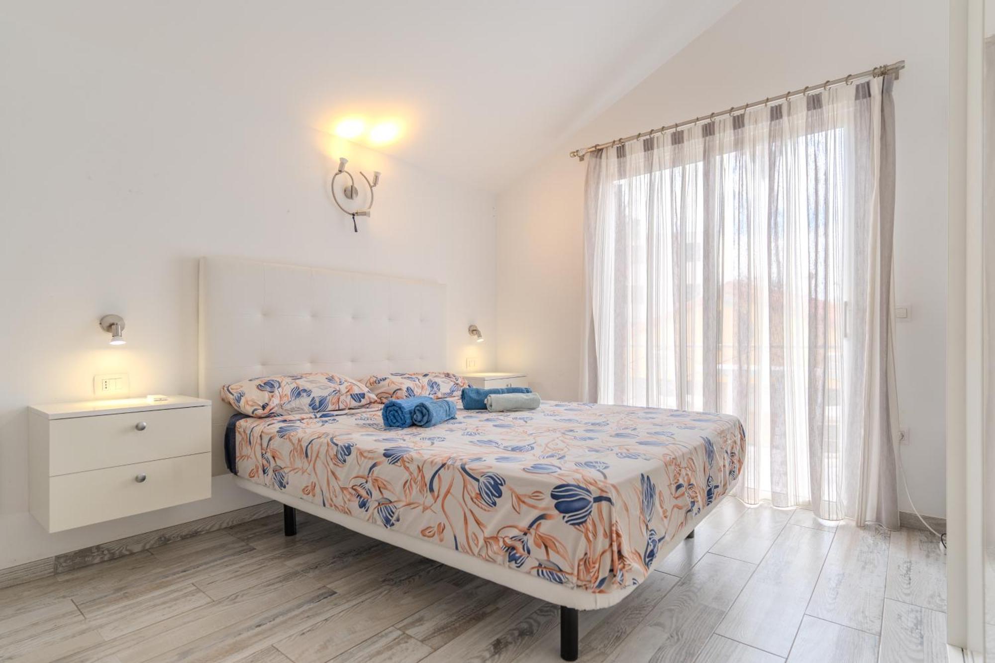 Renovated In Americas Sea Coast *
