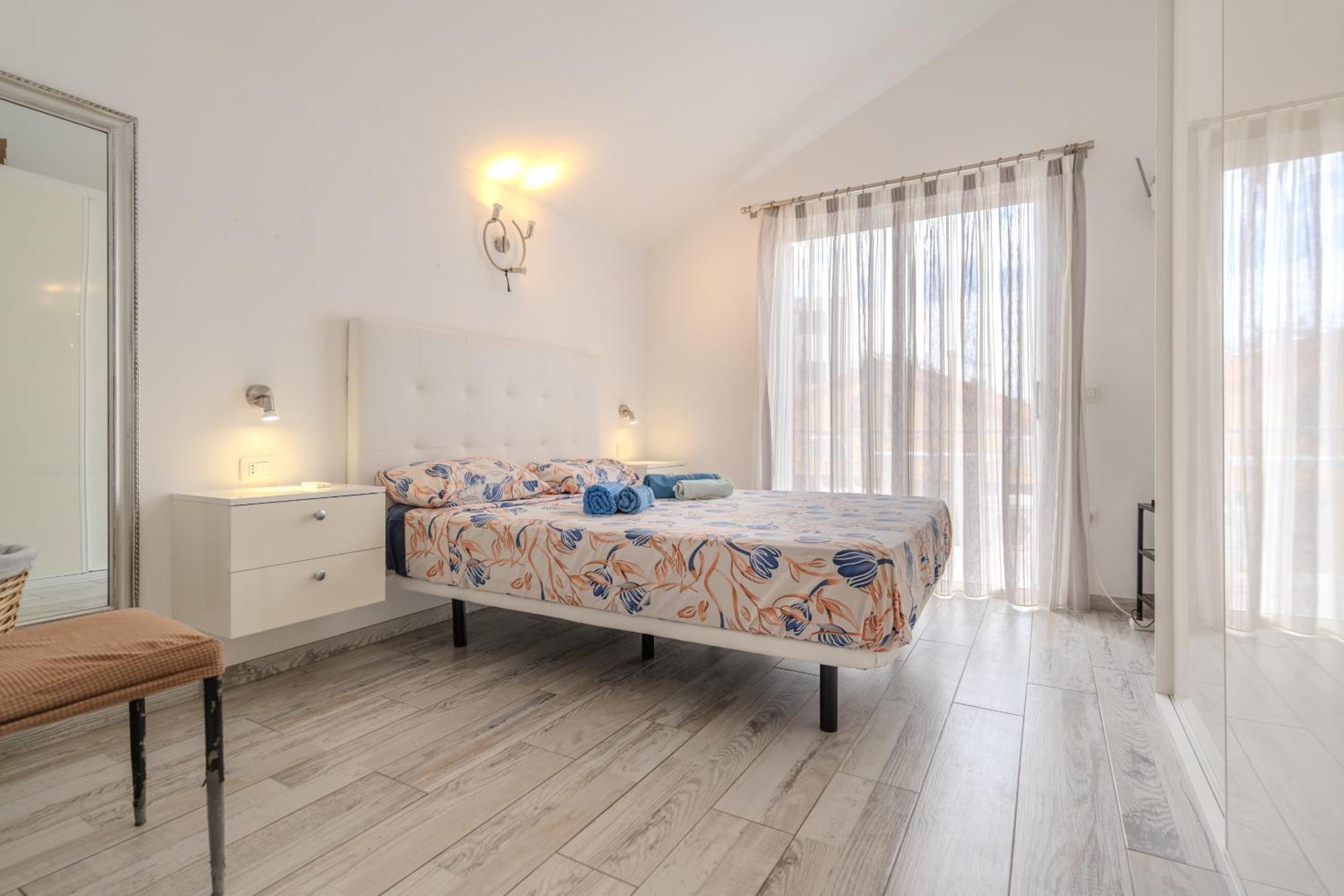 Renovated In Americas Sea Coast Villa